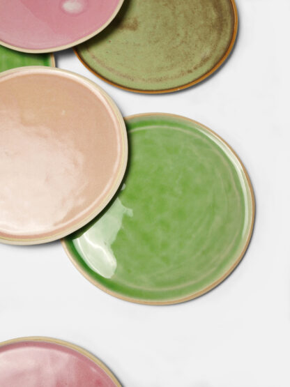 Assiette plate artisanale en céramique vert chlorophylle – émaillée à la main