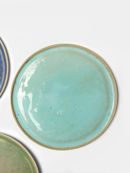 Assiette plate artisanale en céramique 20 cm couleur lagon, finition satinée.