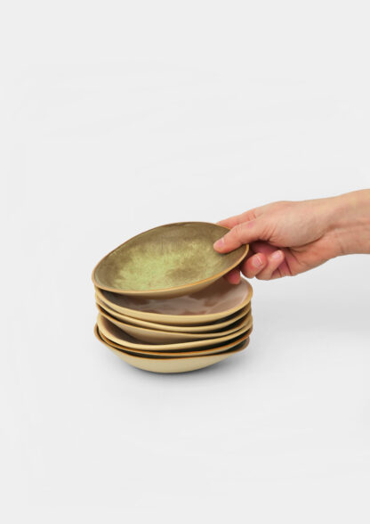 Coupelle artisanale en grès émaillé vert nickel – collection LES MULTIPLES
