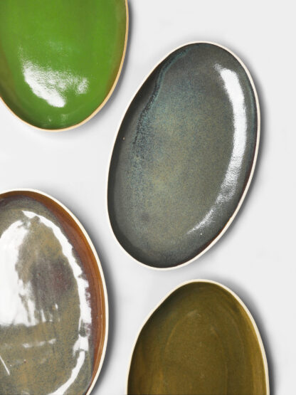 Plats ovales en grès émaillé – collection artisanale de couleurs variées
