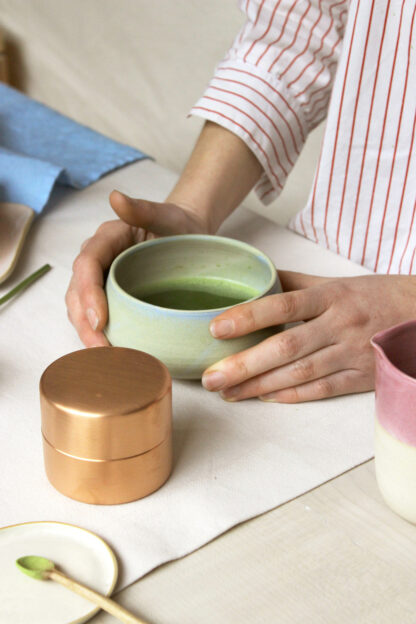 Bol à thé matcha japonais céramique émaillé grès porcelaine chawan fait main artisanale paris france
