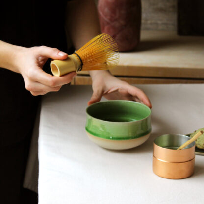 Bol à thé matcha vert japonais céramique émaillé grès porcelaine chawan fait main artisanale paris france