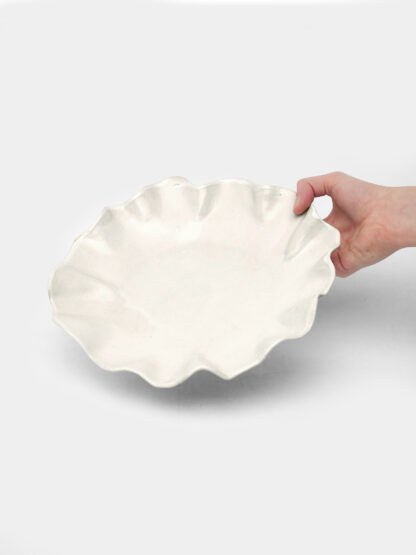 Assiette hortensia creuse en grès blanc émaillé céramique fait main artisanale paris 20