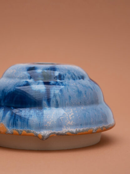 Vase soliflore en grès émaillé aux nuances bleu, pièce unique artisanale, fabriquée à Paris
