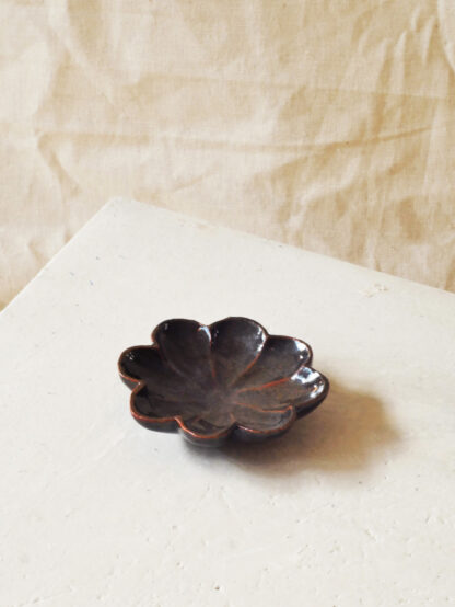 Coupelle artisanale en grès émaillé couleur piochon – Collection FRANÇAISES – vue de dessus