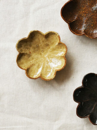 Coupelle artisanale en grès émaillé couleur chanterelle – Collection FRANÇAISES – vue de dessus