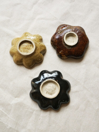 Coupelles artisanales en grès émaillé – Collection FRANÇAISES – vue de dessous