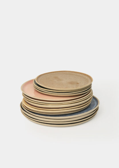 Assiette plate artisanale en céramique – émaillée à la main