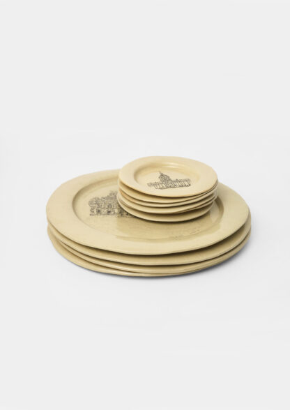 Assiettes en grès blanc émaillé avec dessins d’architectures parisiennes par Christelle Téa – collection HEM, série limitée artisanale