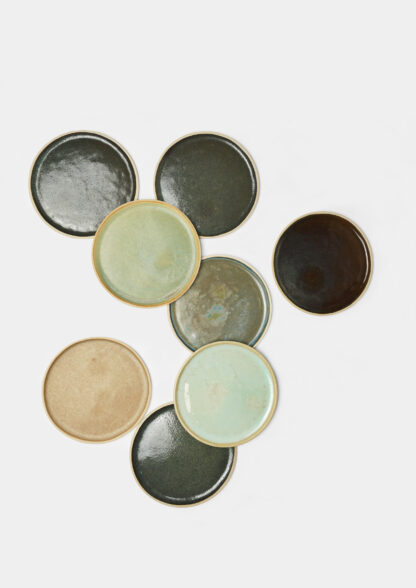 Assiette plate artisanale en céramique – 14 cm, pièces uniques faites main à Paris
