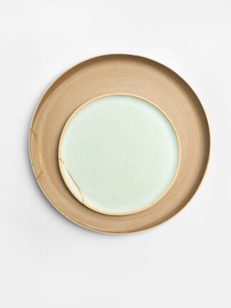 Assiette Kintsugi en grès gris pierre tournée à la main – Laurette Broll