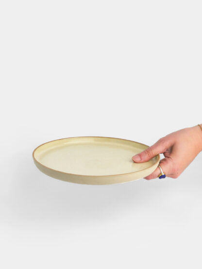 Assiette tournée 04 en grès émaillé Voie Lactée ou Rose Lactée – Laurette Broll